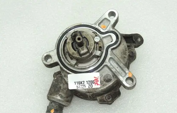 Volvo V70 Vacuum pump 31375106 30731825