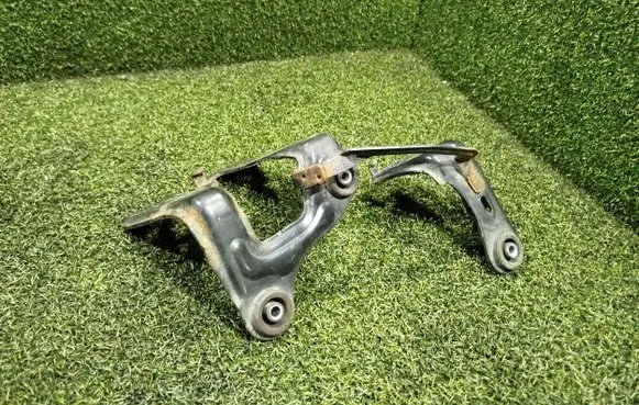 Renault Master III Power steering pump mounting bracket A0035475G A0035475