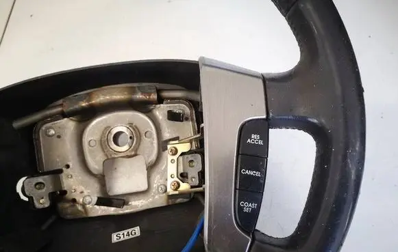 KIA Sorento Steering wheel buttons/switches