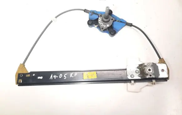 Rear door manual window regulator