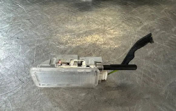 Peugeot 3008 I Rear seat light