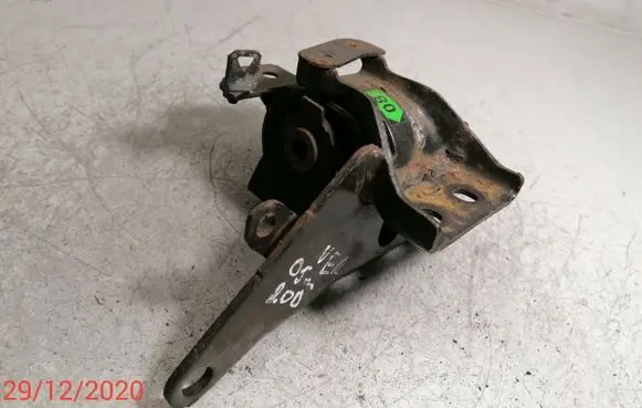 Toyota Corolla Verso E121 Engine mount bracket