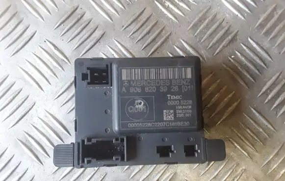 Mercedes-Benz Sprinter W901 W902 W903 W904 Door control unit/module A9068203926