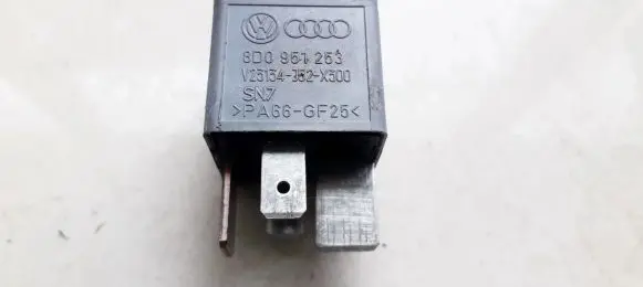 Skoda Roomster (5J) Other relay 8D0951253