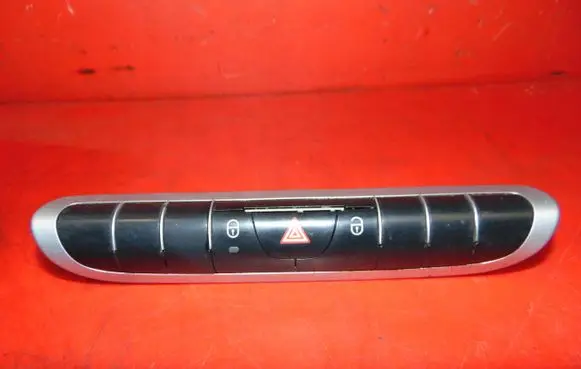 Smart ForTwo II Hazard light switch A4518206810004