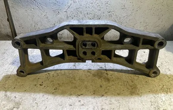 Dodge Challenger Gearbox mounting bracket