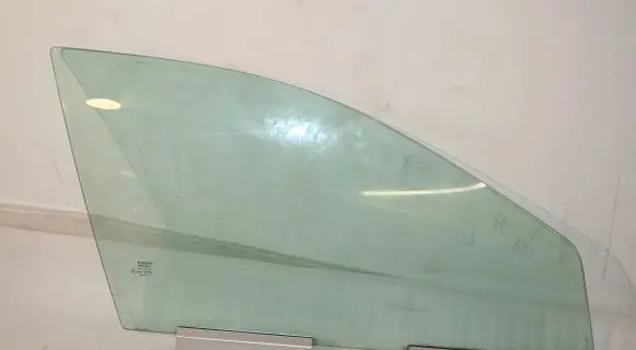 Volvo V70 Front door window glass four-door 43R001106 DOT57M53AS2