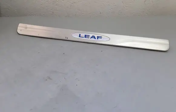 Nissan Leaf I (ZE0) Front sill trim cover 999G68X001