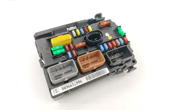 Peugeot 207 Fuse module 9667199680