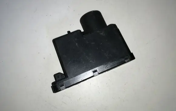Audi 80 90 S2 B4 Central locking vacuum pump 443862257D