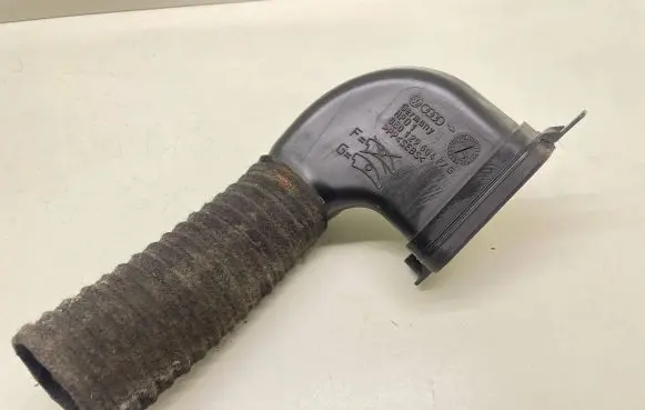 Audi A4 S4 B7 8E 8H Air intake duct part 8E0129604F