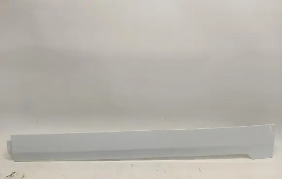 Fender trim (molding)
