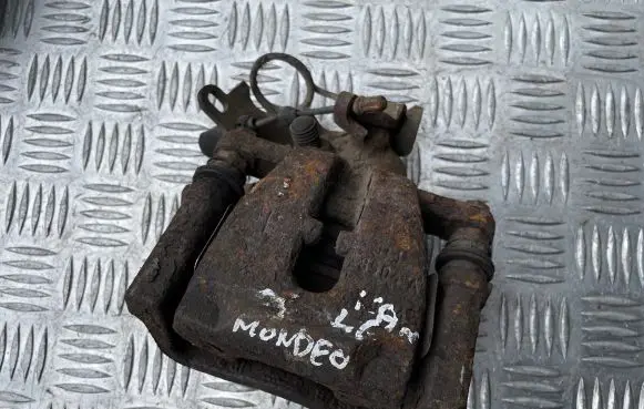 Ford Mondeo Mk III Rear brake caliper