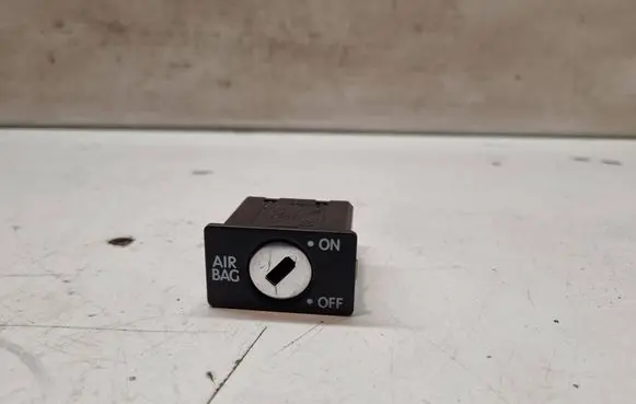 Volkswagen Golf V Passenger airbag on/off switch 1K0919237A