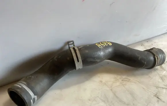 Engine coolant pipe/hose