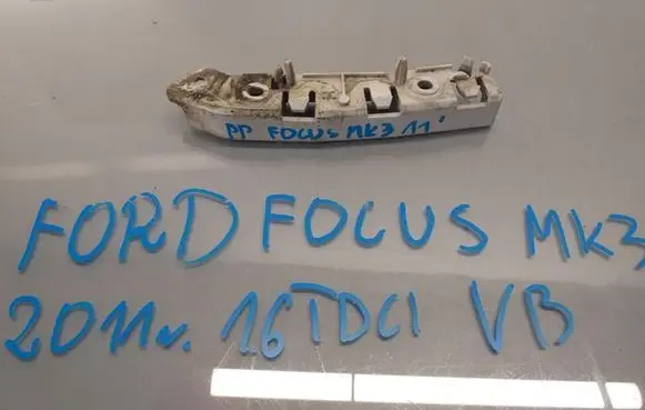 Ford Focus Front bumper mounting bracket