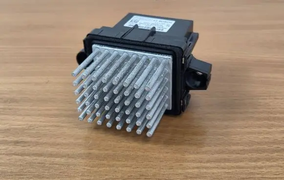 Ford Focus Heater blower motor/fan resistor G3GH19E624AA F011500141 S076175730