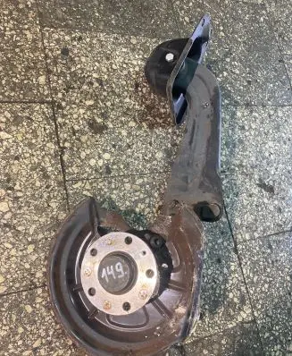 Volkswagen Golf VI Rear wheel hub