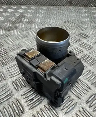 Volkswagen Golf VII Throttle valve 03F133062B