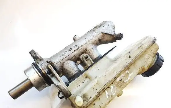 Renault Scenic II - Grand scenic II Master brake cylinder 32879