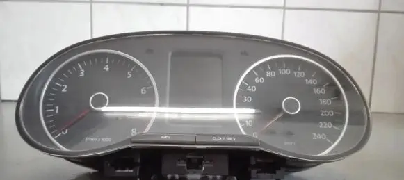 Volkswagen Polo V 6R Speedometer (instrument cluster)