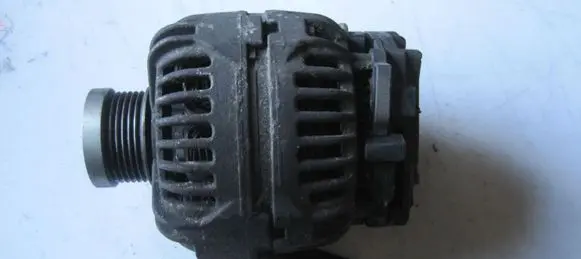 Volvo XC90 Generator/alternator 8676498