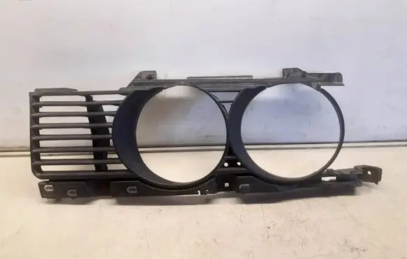 BMW 5 E34 Under headlight/headlamp trim 843174