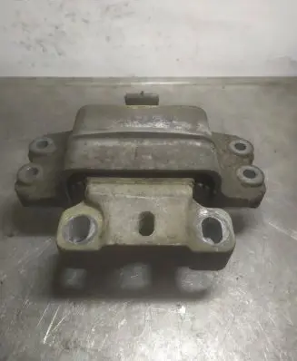 Volkswagen Golf V Engine mount bracket 1K0199555