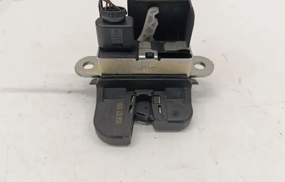 Volkswagen Golf VII Tailgate/trunk/boot lock/catch/latch 5G6827505B