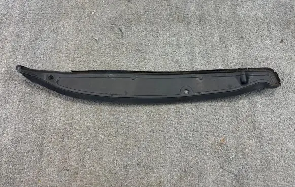 Renault Megane III Fender end trim 631130005R S072