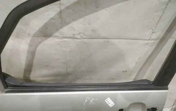 Toyota Corolla Verso E121 Front door glass trim molding 