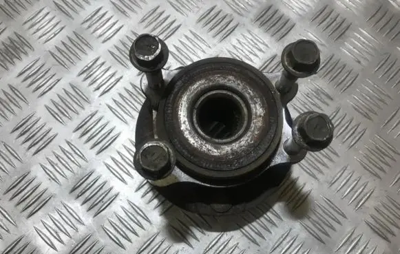 Toyota Avensis T270 Front wheel hub