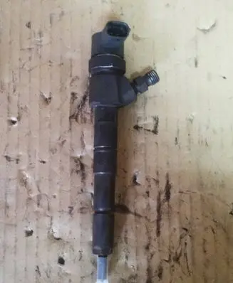 Opel Insignia A Fuel injector 0445110327