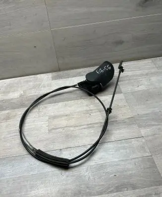 Engine bonnet (hood) release handle