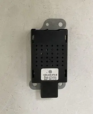 Volkswagen Golf VI Aerial antenna amplifier 5M0035570B