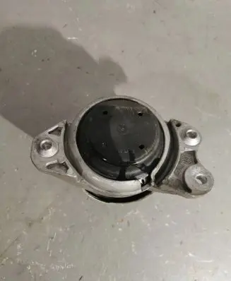 Mercedes-Benz GLC X253 C253 Engine mount bracket A2532401000