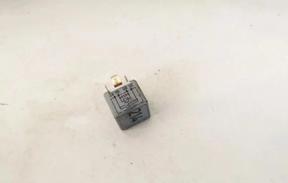 Volkswagen PASSAT B5 Other relay 443951253k