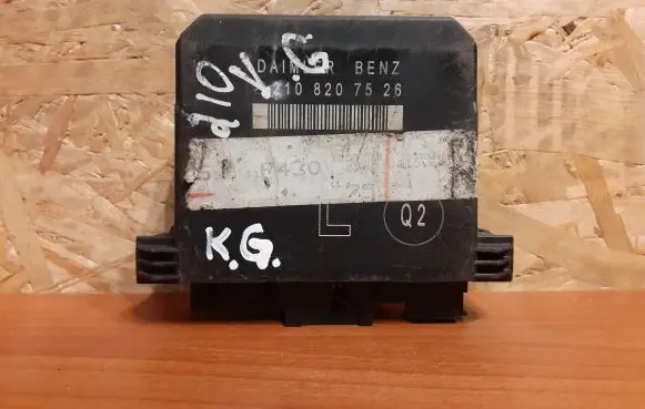 Mercedes-Benz E W210 Door control unit/module 2108207526 1357