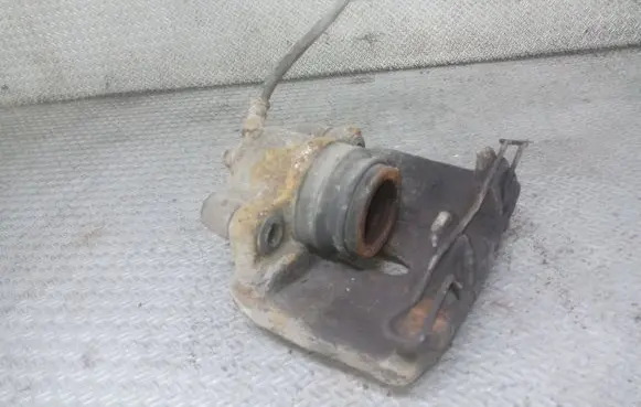 Volkswagen Touran I Front brake caliper