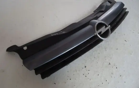Opel Astra H Front bumper upper radiator grill
