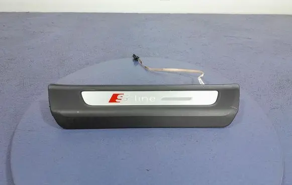 Audi Q7 4L Foot area side trim 4M0947418B