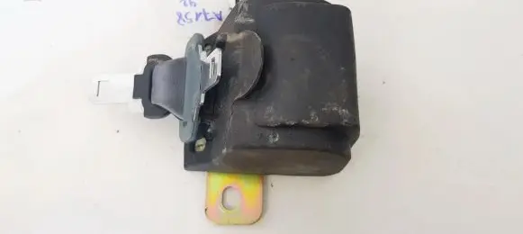 Middle seatbelt (rear)