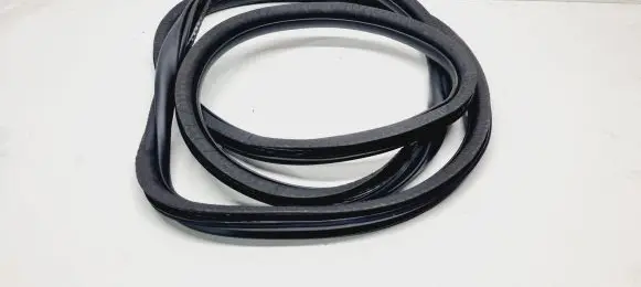Peugeot 5008 II Front door rubber seal 9811537480