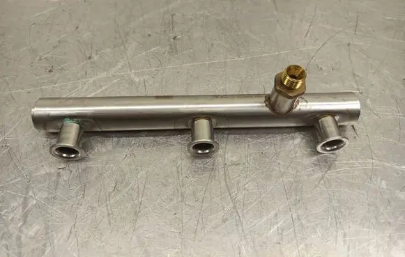 Audi Q7 4L Fuel main line pipe 06E130090F 70351333 19072001