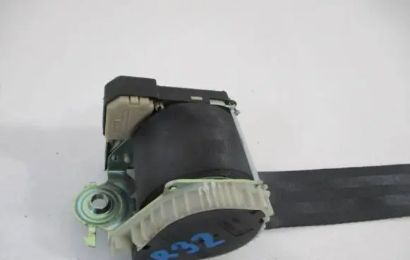 Renault Twingo II Front seatbelt 33059466 532101