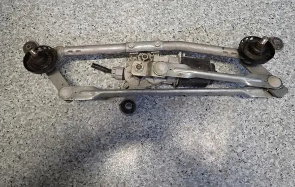Nissan Micra Front wiper linkage 