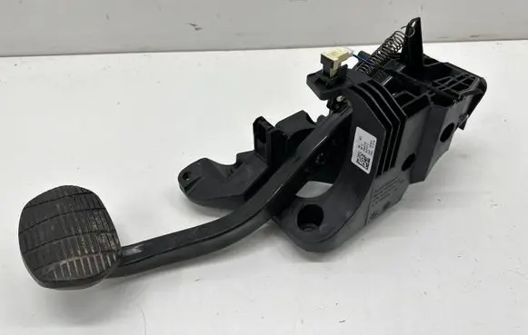 BMW 2 F46 Brake pedal 6856600