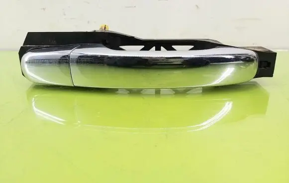 Chevrolet HHR Front door interior handle 