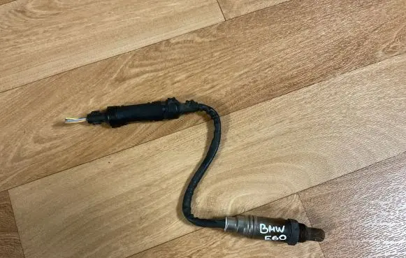 BMW 5 E60 E61 Lambda probe sensor 10400464752 09330402