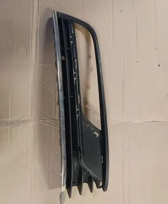 Volkswagen PASSAT B7 Front bumper lower grill